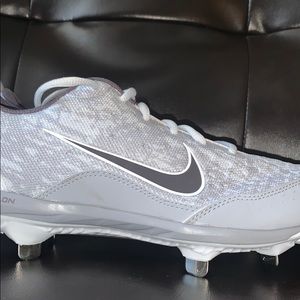 BRAND NEW NIKE HYPERDIAMOND SOFTBALL CLEATS 8